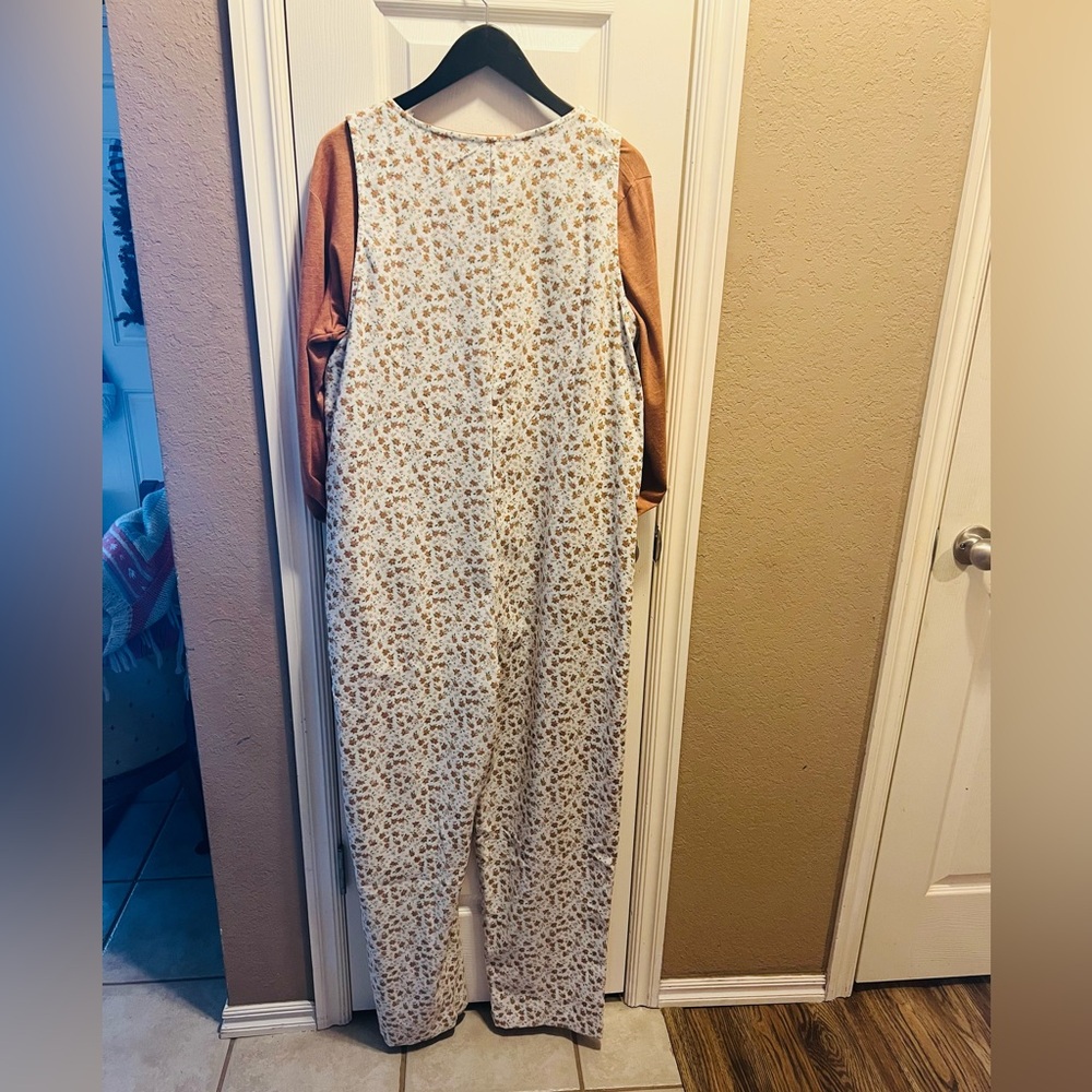 Floral Print Jumpsuit - Picture 9 of 12